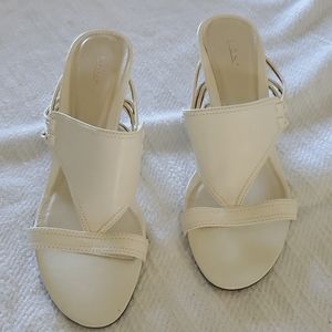 ⛄️Fioni clothing Slip on White shoes 7.5